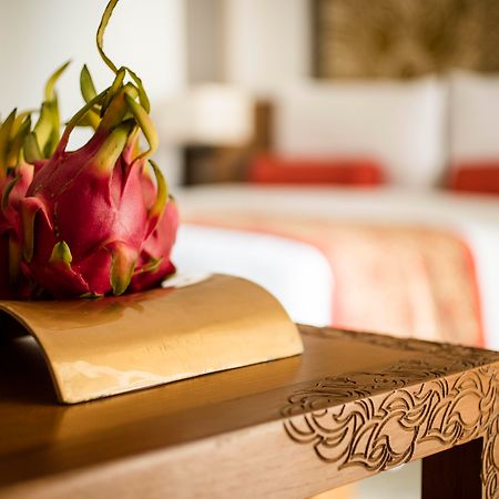 Saii Laguna Phuket Bãi biển Bang Tao Ngoại thất bức ảnh A dragon fruit on a table