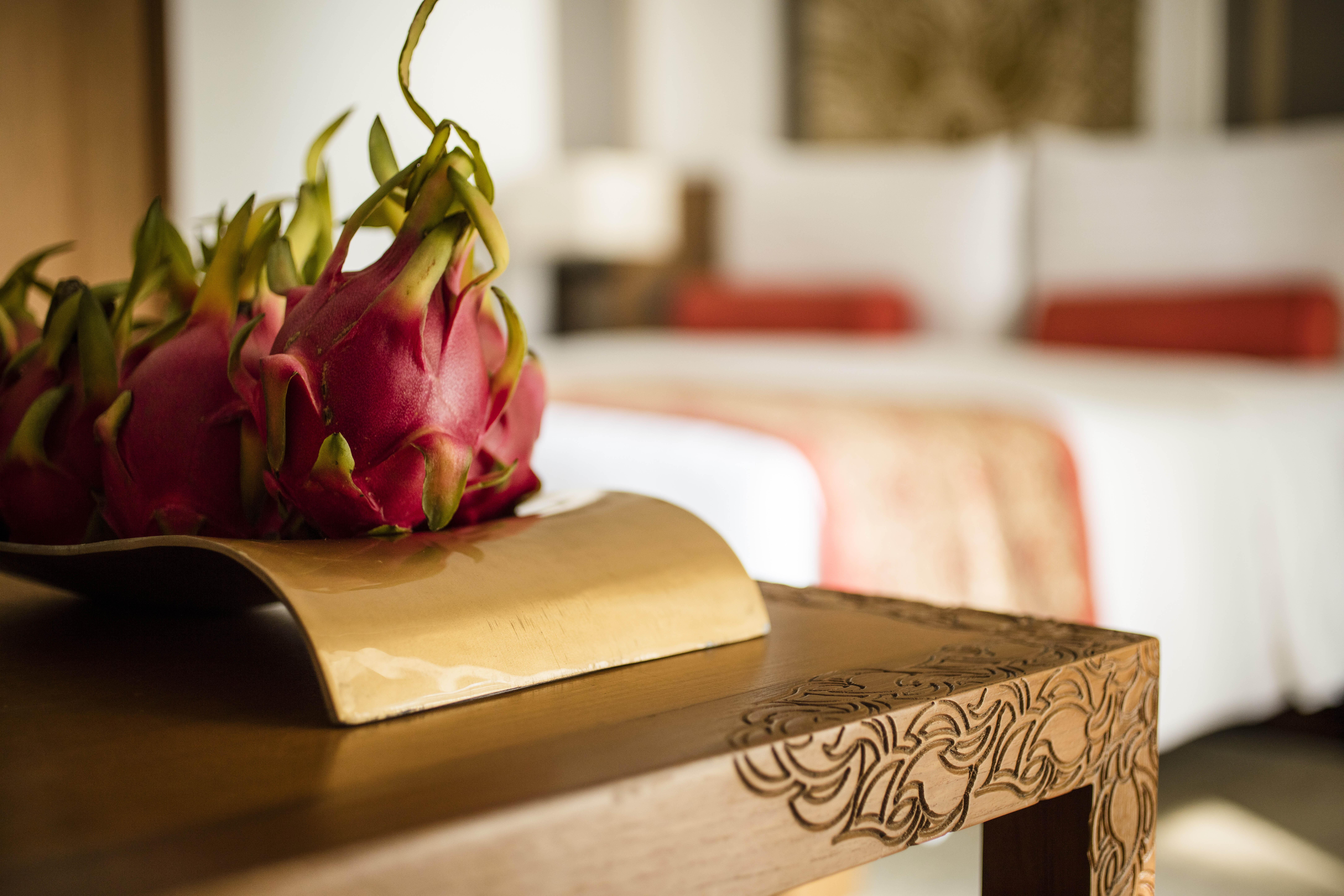 Saii Laguna Phuket Bãi biển Bang Tao Ngoại thất bức ảnh A dragon fruit on a table